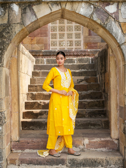 Yellow French knot suit set with beautiful threadwork